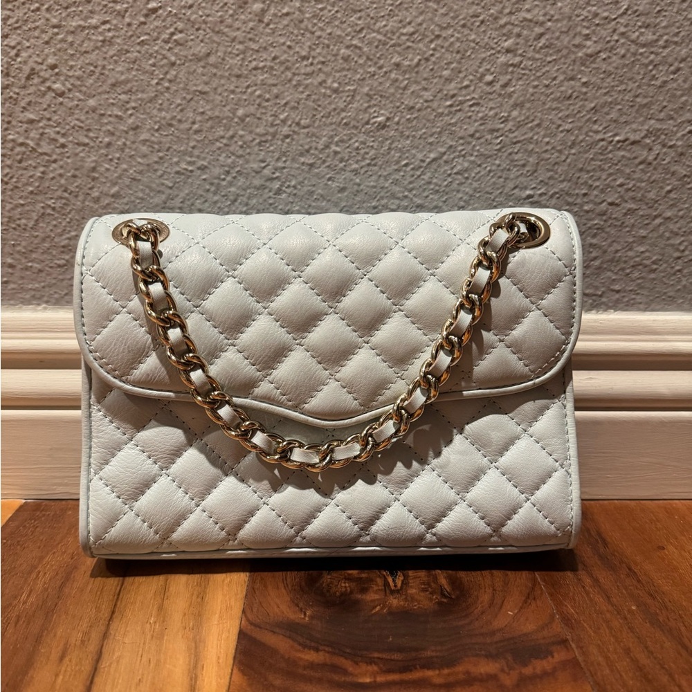 Elegant Quilted Chain Shoulder Bag - White